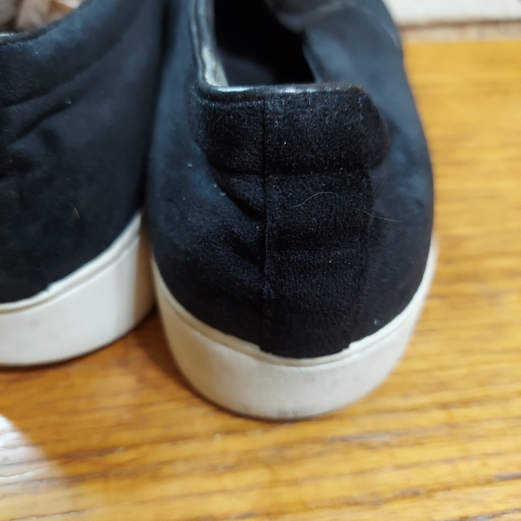 - Vionic black suede sneakers 10 work errands walking - Picture 6 of 8